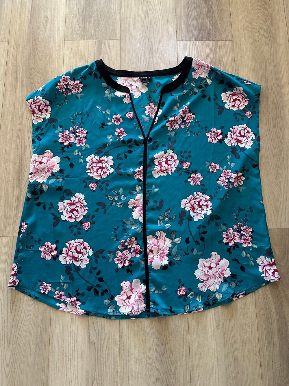 Torrid Teal Floral Georgette Blouse Black Trim High Low Cap Sleeve 2X Plus 2